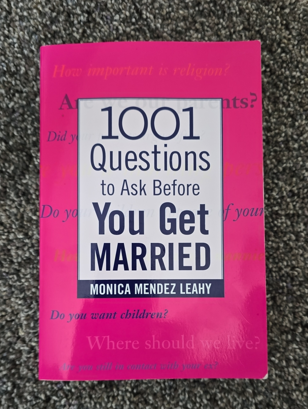 1001 Questions to Ask Before You Get Married - Pink Paperback
